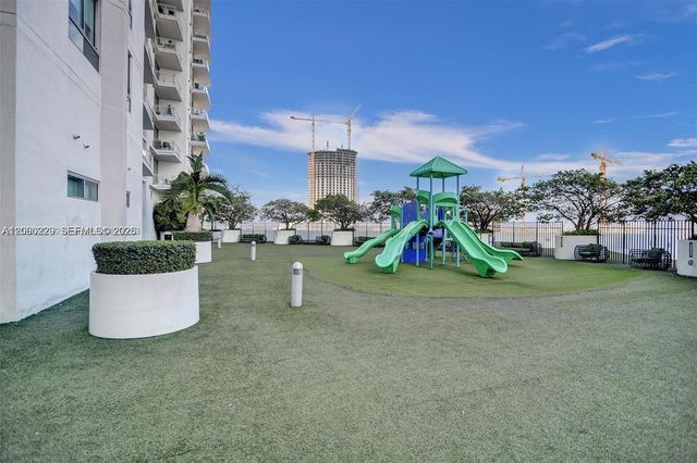 90 SW 3rd St 2001, Miami, FL 33130