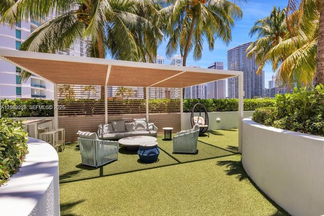 90 SW 3rd St 2001, Miami, FL 33130