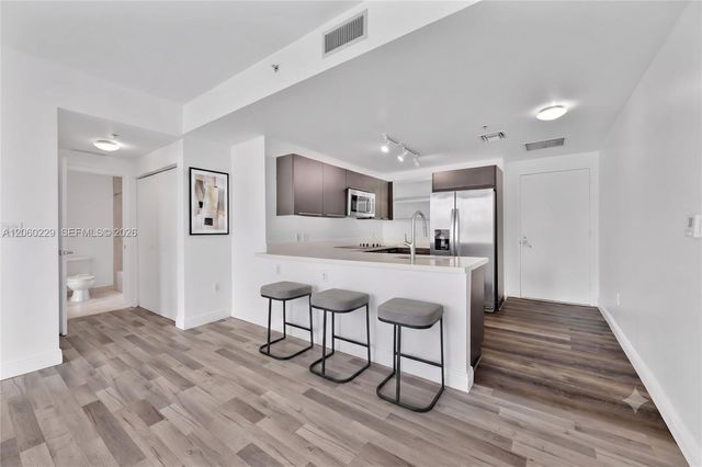 90 SW 3rd St 2001, Miami, FL 33130