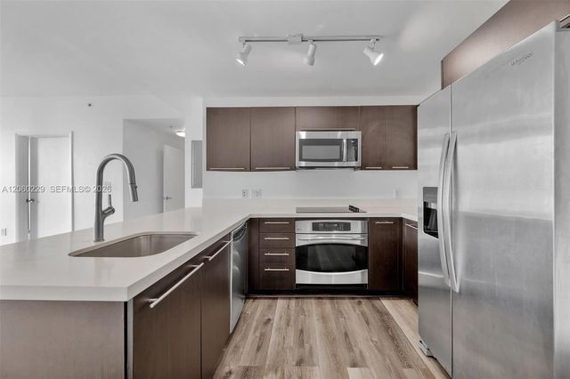 90 SW 3rd St 2001, Miami, FL 33130