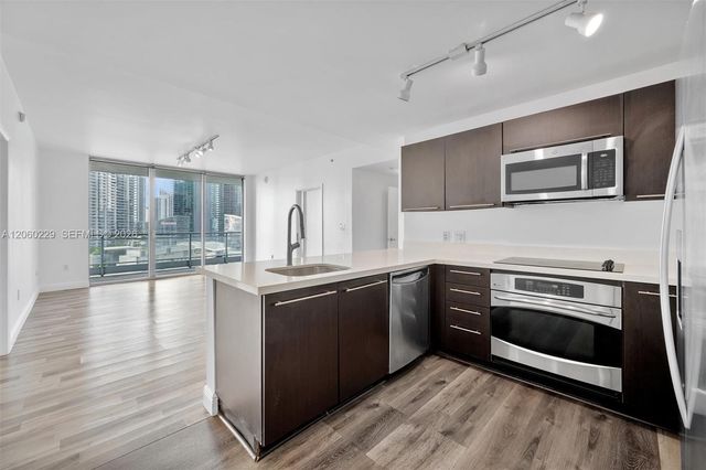 90 SW 3rd St 2001, Miami, FL 33130