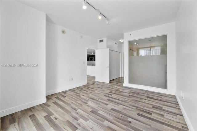 90 SW 3rd St 2001, Miami, FL 33130