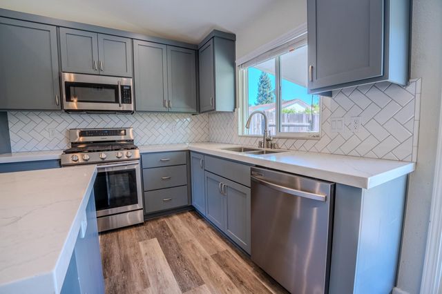 8329 New Hills Ct, Sacramento, CA 95828