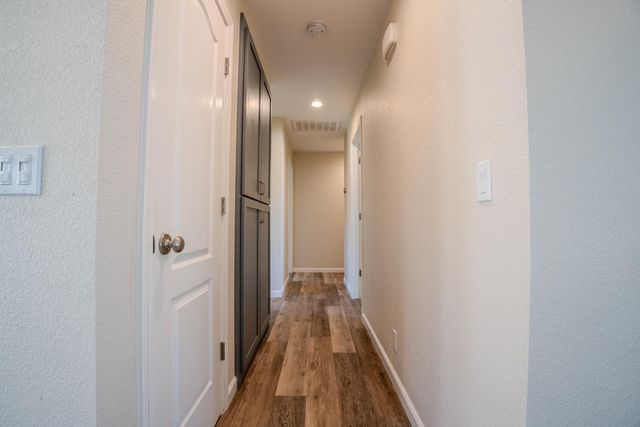 8329 New Hills Ct, Sacramento, CA 95828