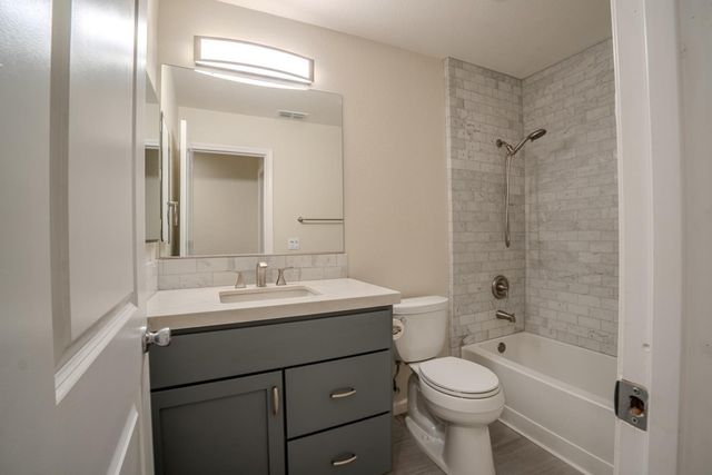 8329 New Hills Ct, Sacramento, CA 95828