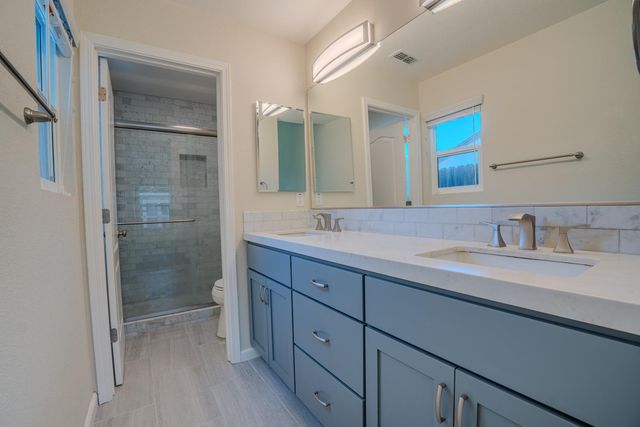 8329 New Hills Ct, Sacramento, CA 95828