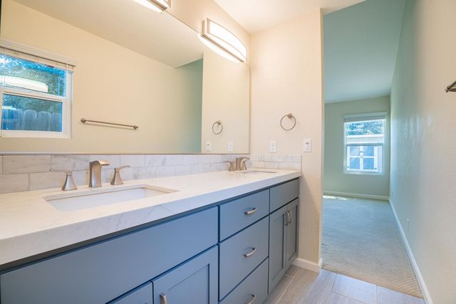 8329 New Hills Ct, Sacramento, CA 95828