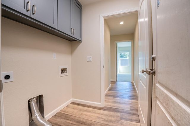 8329 New Hills Ct, Sacramento, CA 95828