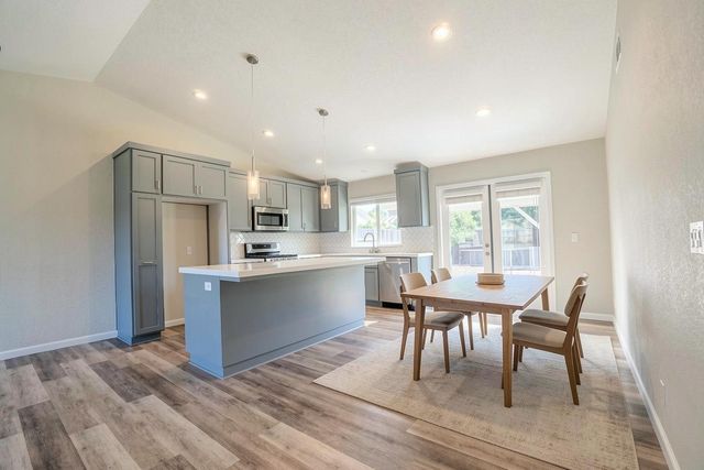 8329 New Hills Ct, Sacramento, CA 95828