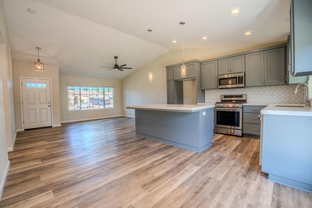 8329 New Hills Ct, Sacramento, CA 95828