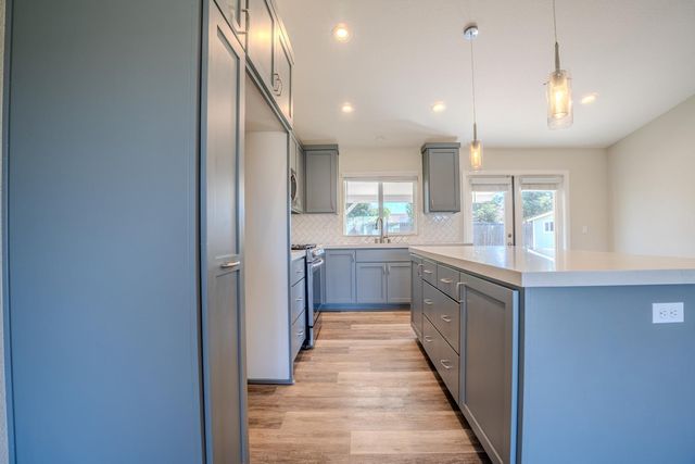 8329 New Hills Ct, Sacramento, CA 95828