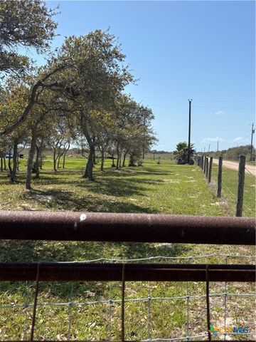 171 Deer Meadows Lane, Seadrift, TX 77983