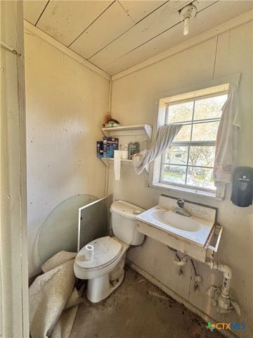 171 Deer Meadows Lane, Seadrift, TX 77983