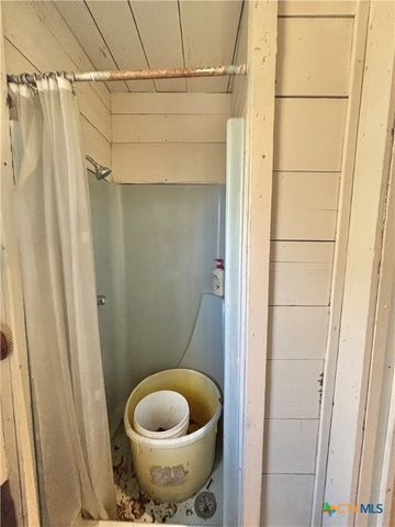 171 Deer Meadows Lane, Seadrift, TX 77983