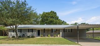 616 S Bowie Street, De Leon, TX 76444