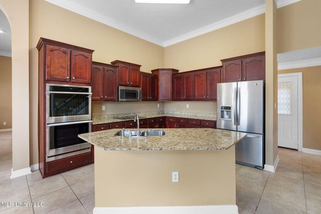 9073 Lyon Cove, Olive Branch, MS 38654