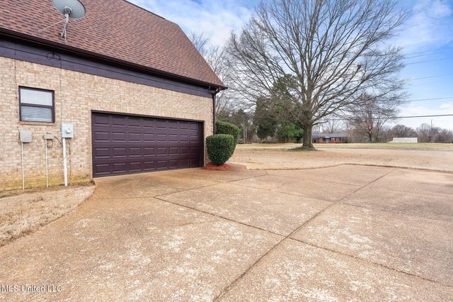 9073 Lyon Cove, Olive Branch, MS 38654