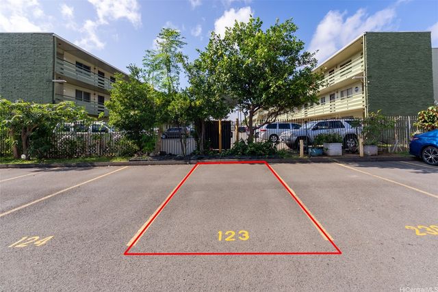 1425 Kaumualii Street C123, Honolulu, HI 96817