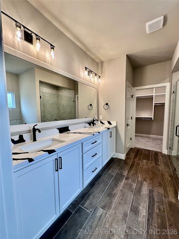 10570 Cross Oaks Drive, Skiatook, OK 74070