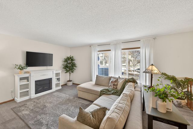 7671 Nicholas Way, Chanhassen, MN 55317