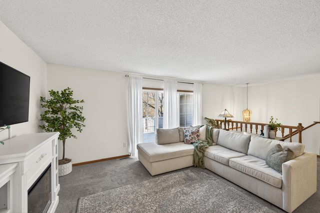 7671 Nicholas Way, Chanhassen, MN 55317