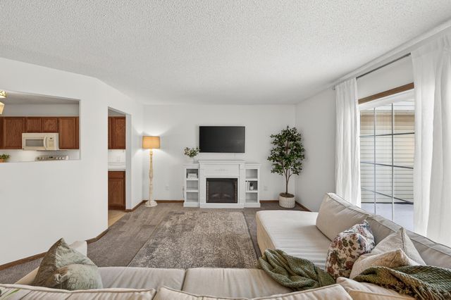 7671 Nicholas Way, Chanhassen, MN 55317