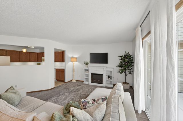 7671 Nicholas Way, Chanhassen, MN 55317