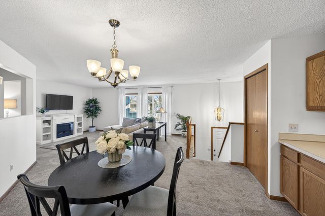 7671 Nicholas Way, Chanhassen, MN 55317