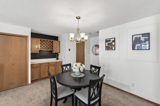 7671 Nicholas Way, Chanhassen, MN 55317