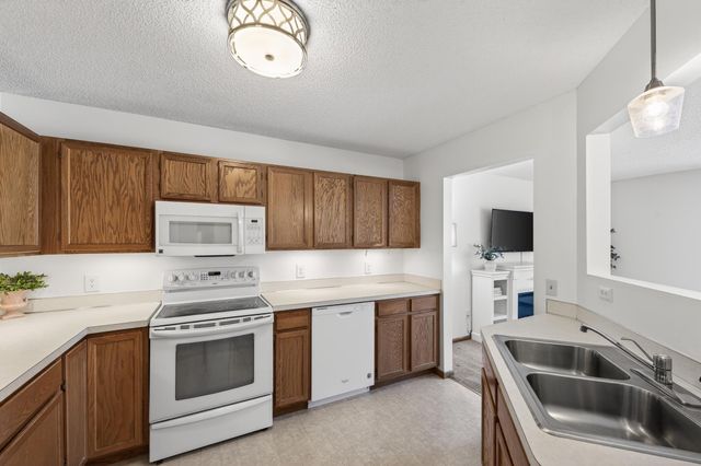 7671 Nicholas Way, Chanhassen, MN 55317