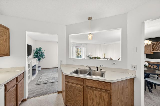 7671 Nicholas Way, Chanhassen, MN 55317