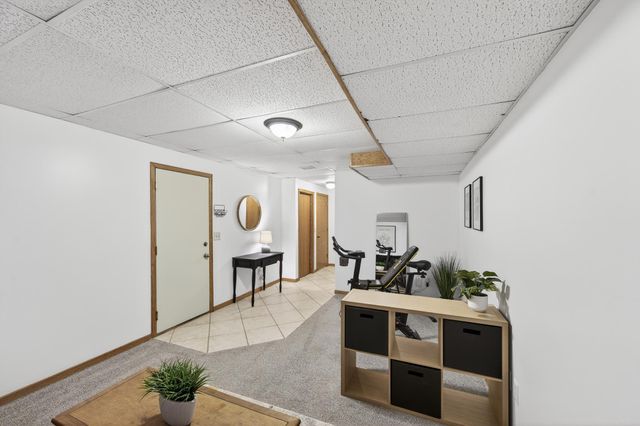 7671 Nicholas Way, Chanhassen, MN 55317