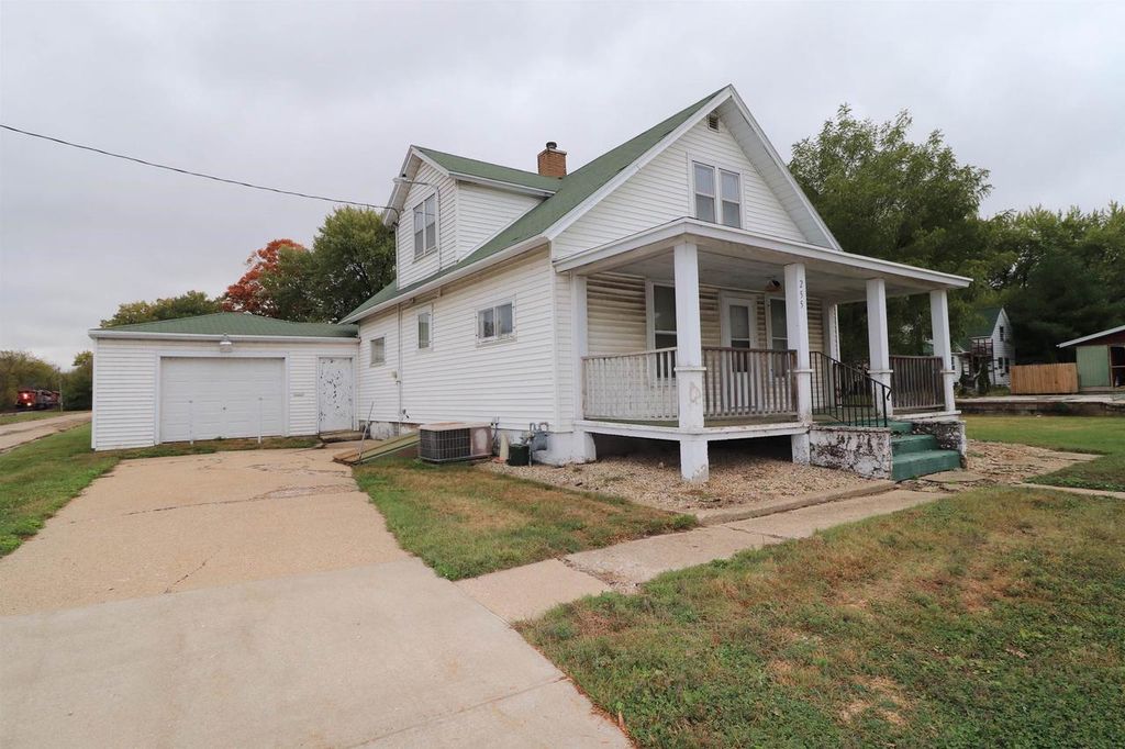 255 E Memorial Drive, Janesville, WI 53545