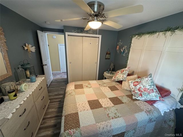 53 Village Circle S, Manorville, NY 11949