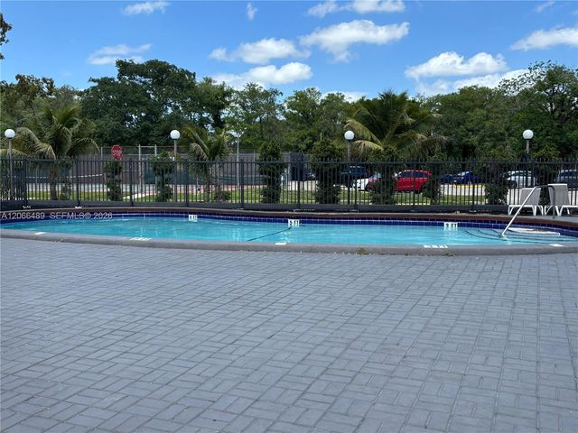 8060 Fairview Drive 101, Tamarac, FL 33321
