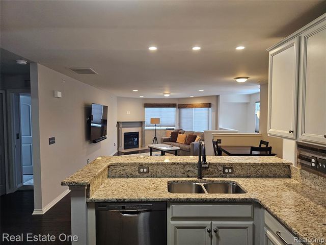 6988 Boulder Pointe Drive 85, Washington, MI 48094