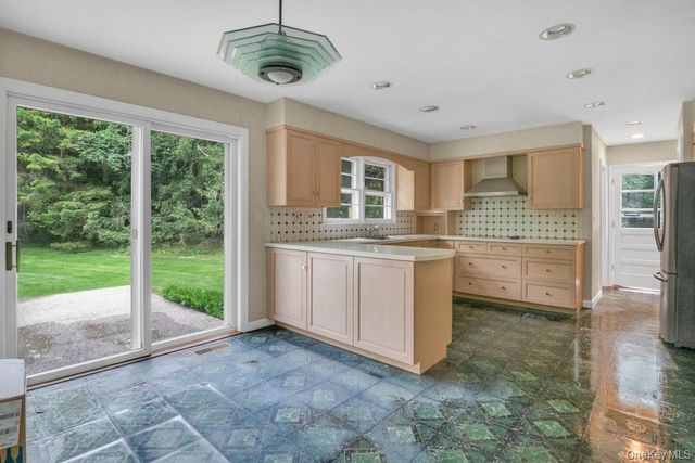 6 Birch Grove Drive, Armonk, NY 10504
