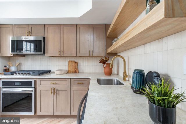 2326 GREENWICH ST, Philadelphia, PA 19146