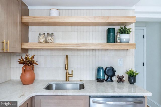 2326 GREENWICH ST, Philadelphia, PA 19146