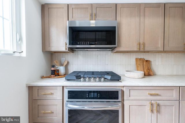 2326 GREENWICH ST, Philadelphia, PA 19146