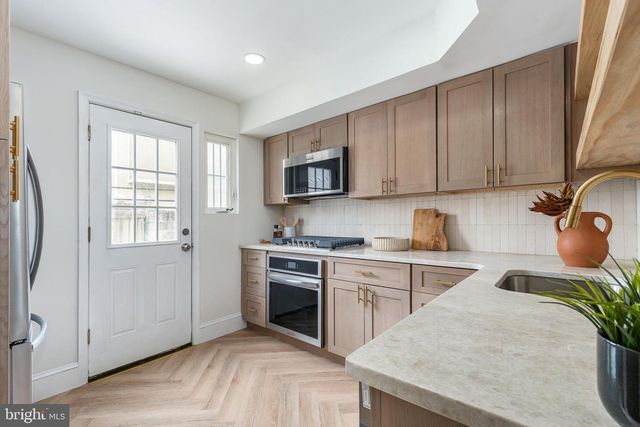 2326 GREENWICH ST, Philadelphia, PA 19146