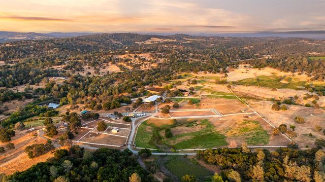 20945 Bear Hollow Rd, Grass Valley, CA 95949