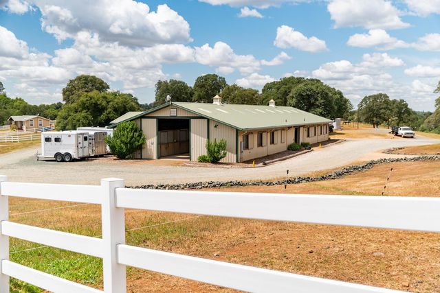 20945 Bear Hollow Rd, Grass Valley, CA 95949