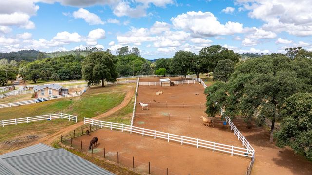 20945 Bear Hollow Rd, Grass Valley, CA 95949