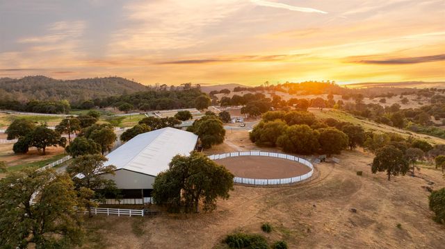 20945 Bear Hollow Rd, Grass Valley, CA 95949