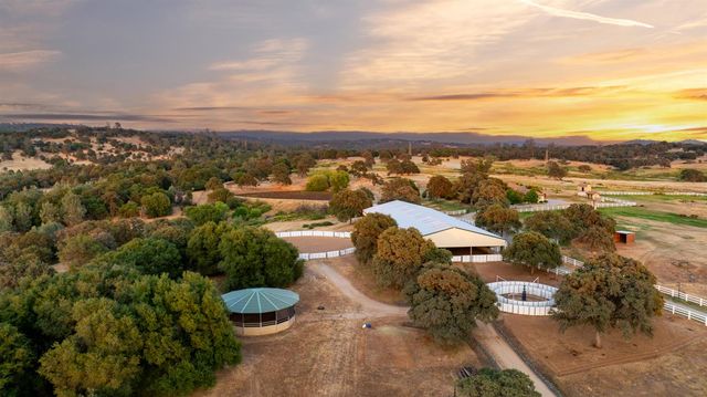 20945 Bear Hollow Rd, Grass Valley, CA 95949