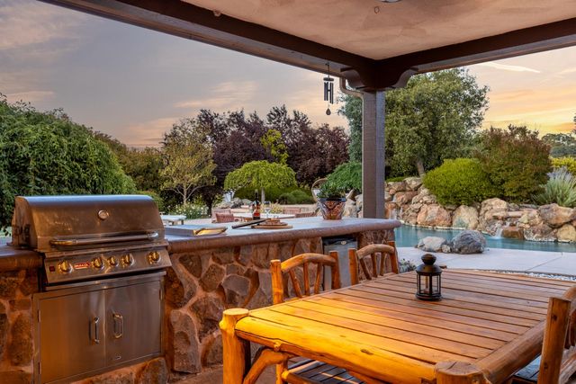 20945 Bear Hollow Rd, Grass Valley, CA 95949