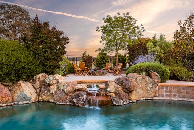 20945 Bear Hollow Rd, Grass Valley, CA 95949