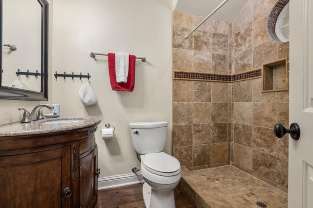 20945 Bear Hollow Rd, Grass Valley, CA 95949