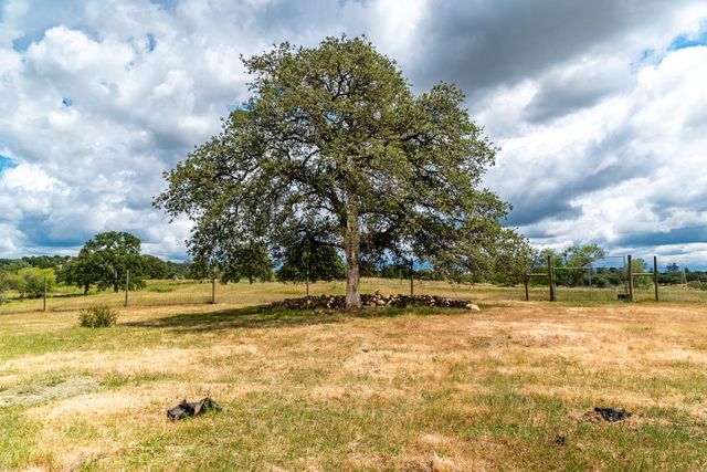 20945 Bear Hollow Rd, Grass Valley, CA 95949